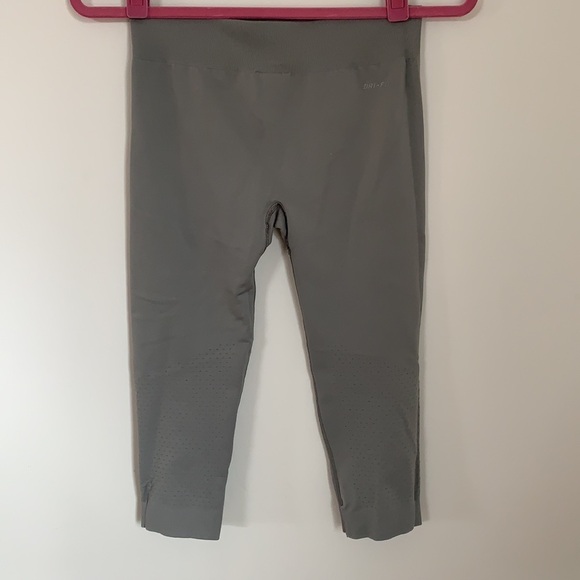 NIKE DRI FIT WOMEN GREY 3/4 TIGHTS SIZE M - Picture 6 of 10